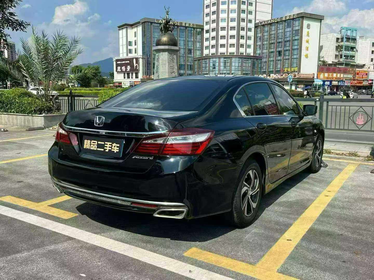 Honda Accord 9.5 Generation 2.0L Elite Edition 4