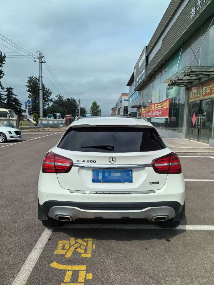 Mercedes-Benz GLA 2017 GLA200 1.6T Automatic Panoramic Sunroof 5