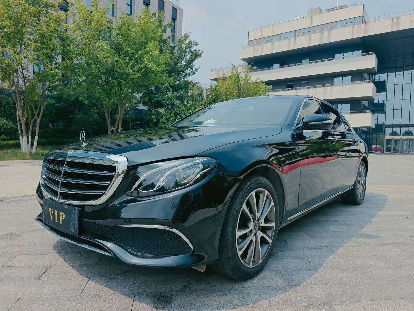 Mercedes-Benz E-Class 2.0T Automatic with Sunroof 3