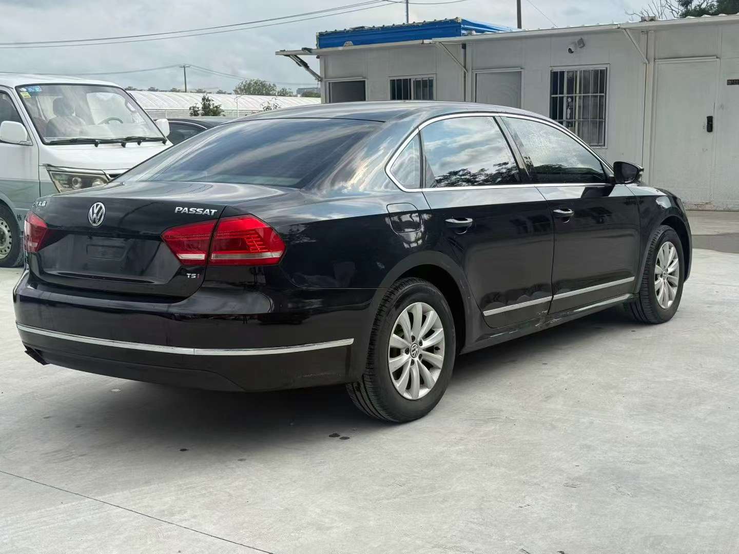 Volkswagen Passat 1.8T Premium 4