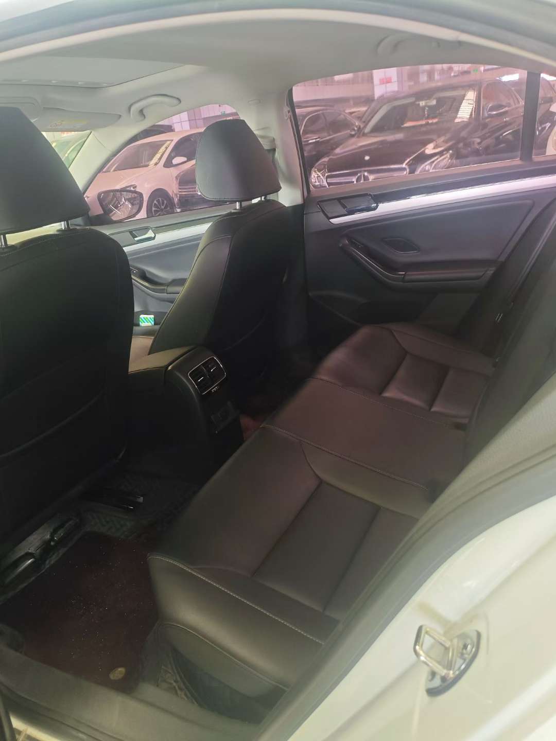 Volkswagen Sagitar 6