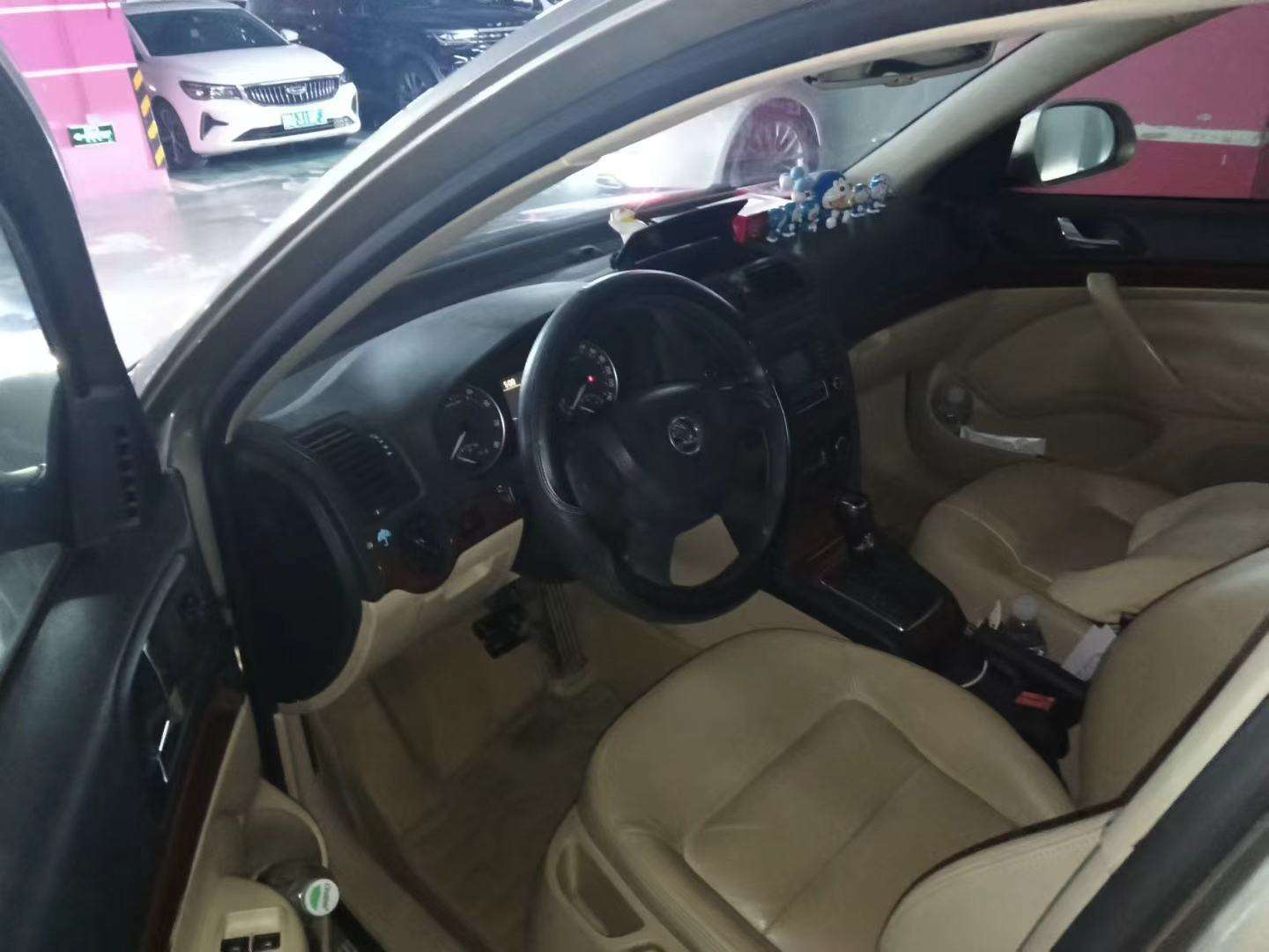 Skoda Octavia 1.6L Automatic with Sunroof 3