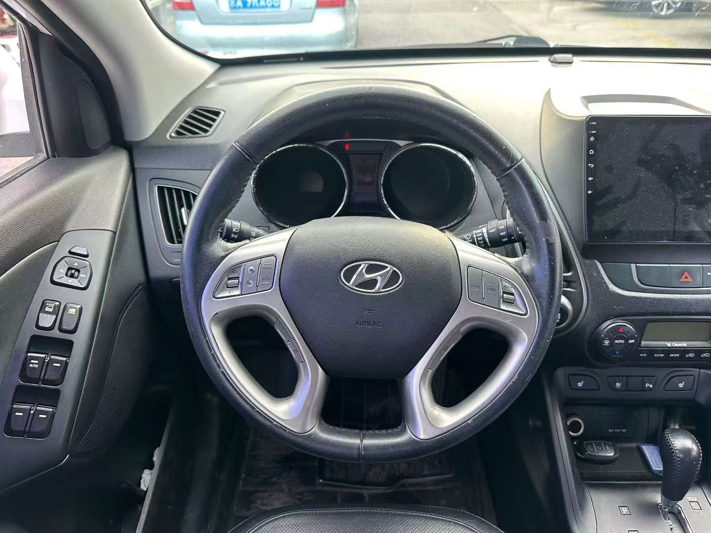 Hyundai ix35 2.0L Automatic Panoramic Sunroof 3