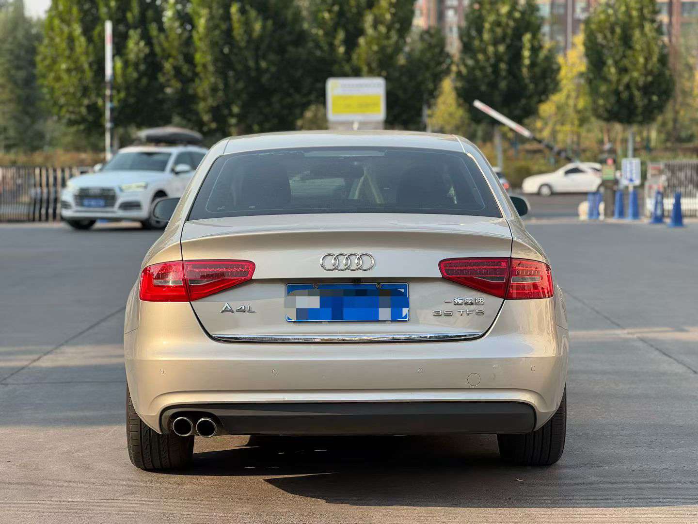 Audi A4L 2.0T Comfort 8