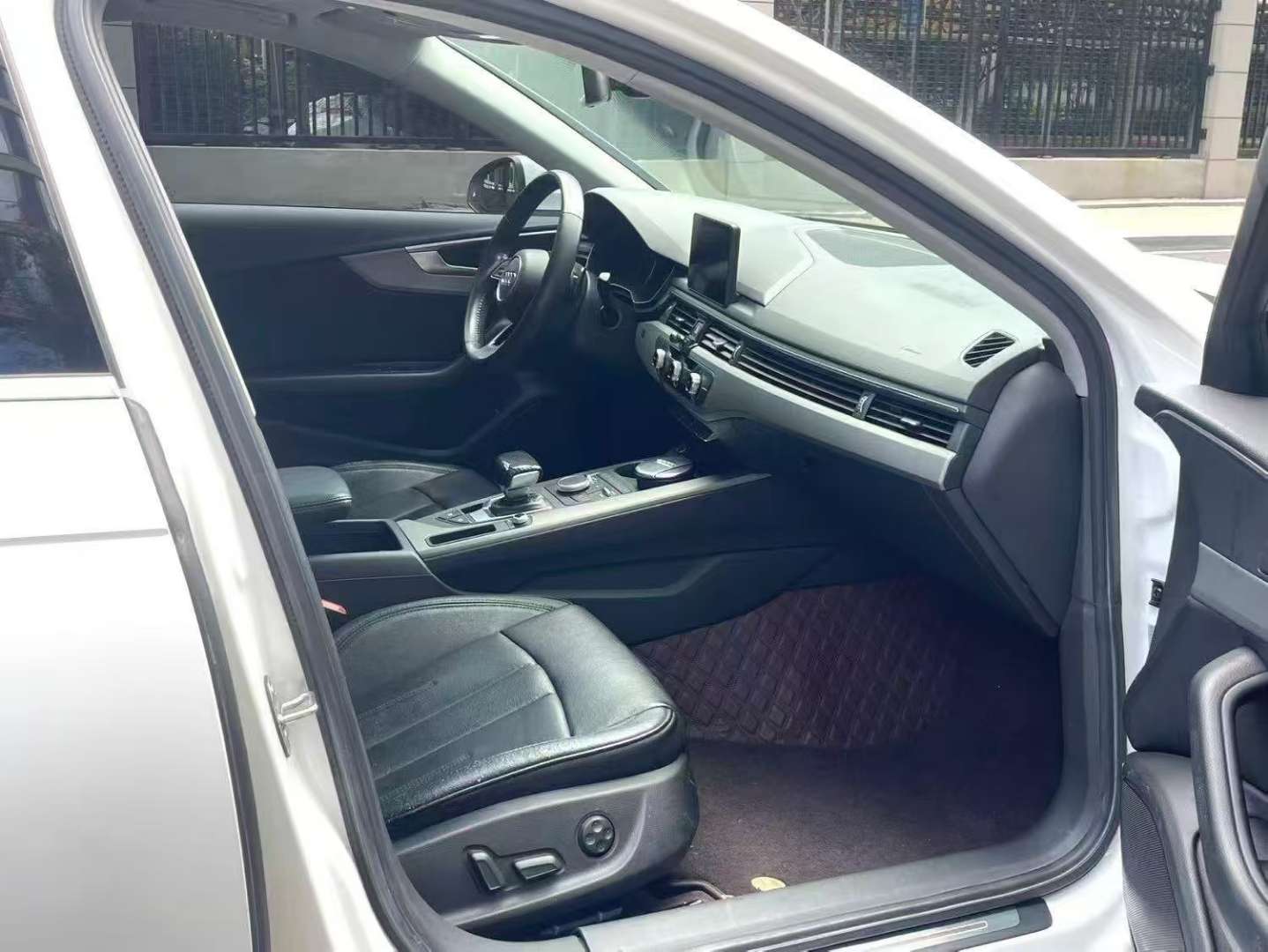 Audi A4L 2.0T Progress Edition 7