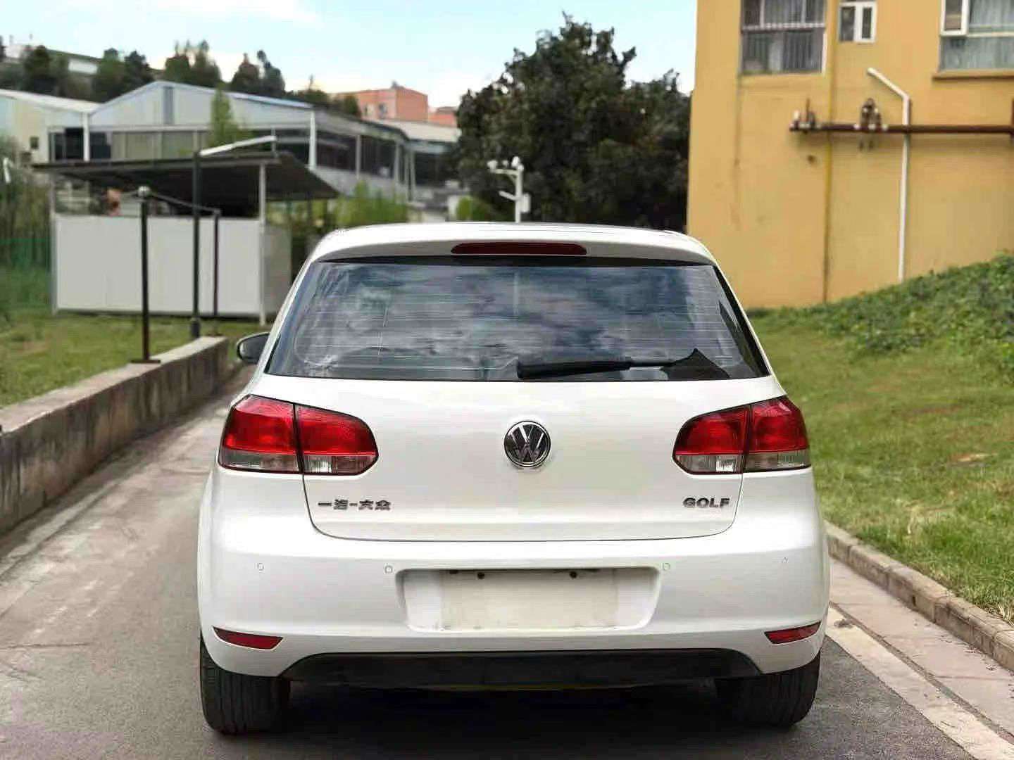 Volkswagen Golf 1.6L Automatic 8