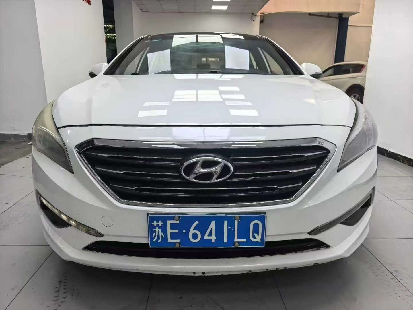 Hyundai Sonata IX 2015 Automatic Sunroof High Trim 2