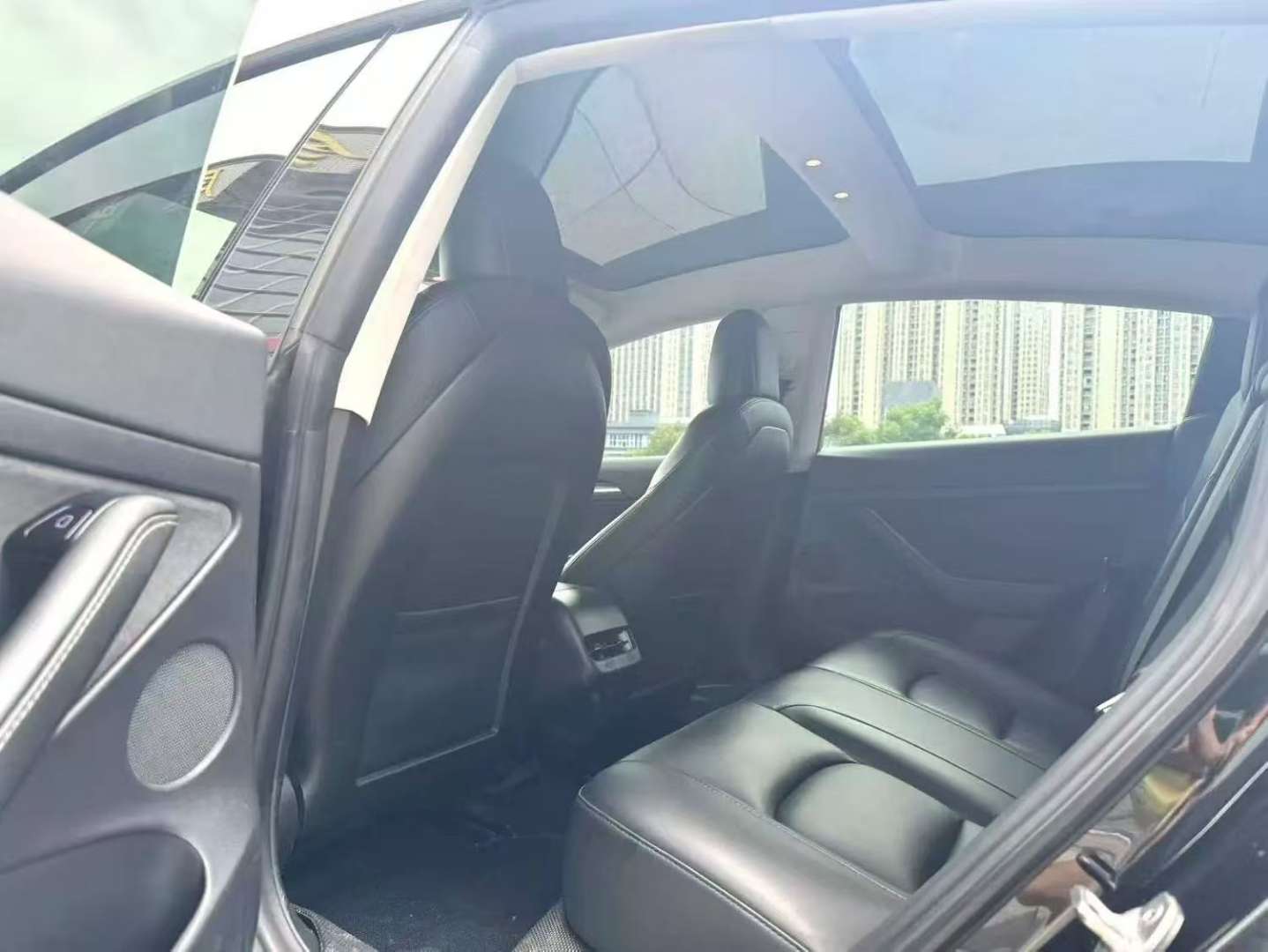 Tesla Model 3 Standard Range Rear-Wheel Drive Plus 8