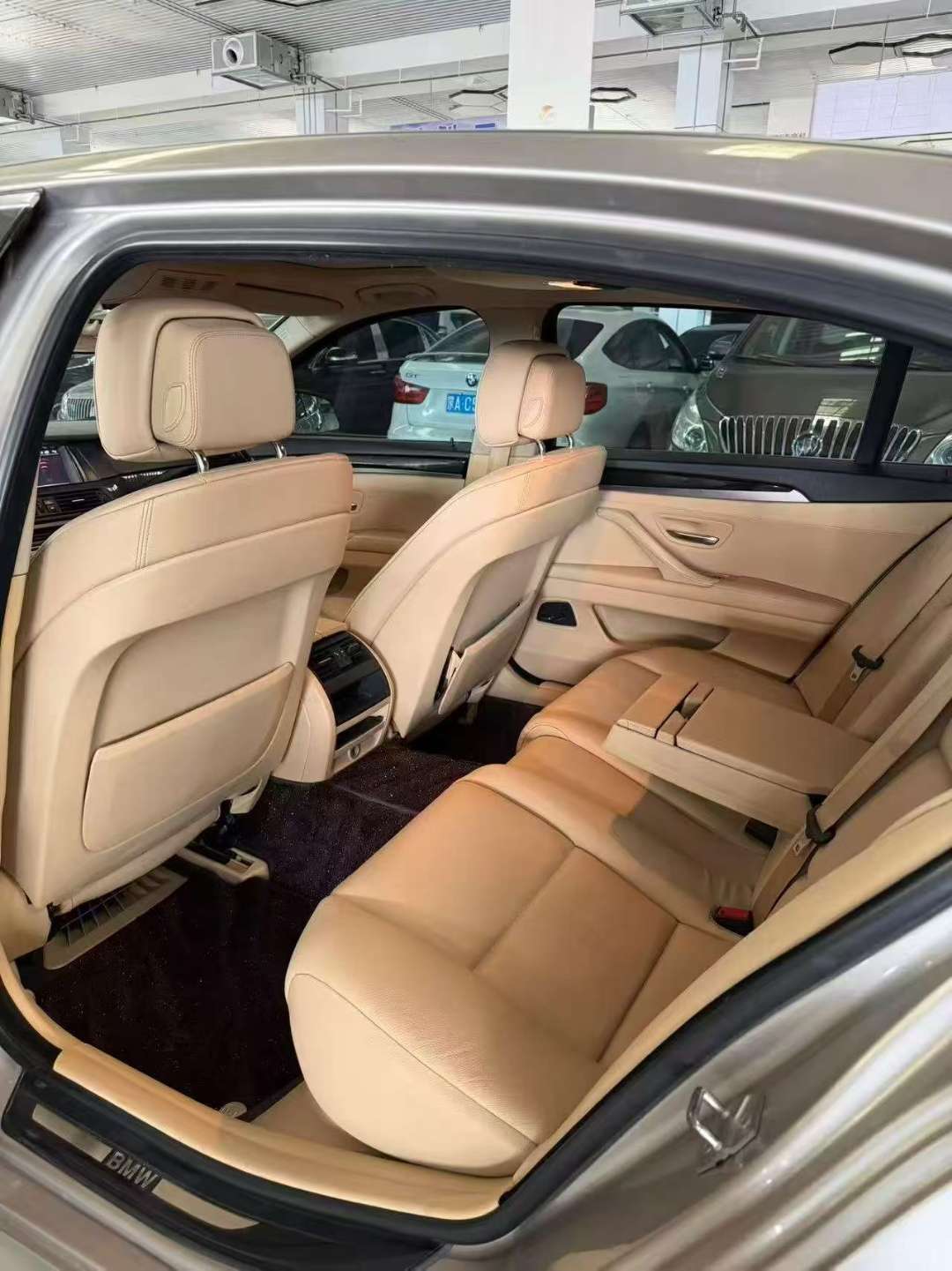 BMW 5 Series 2013 525Li 6