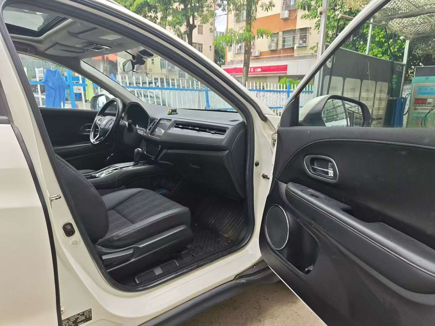Honda Vezel 1.8L CVT FWD Luxury 6