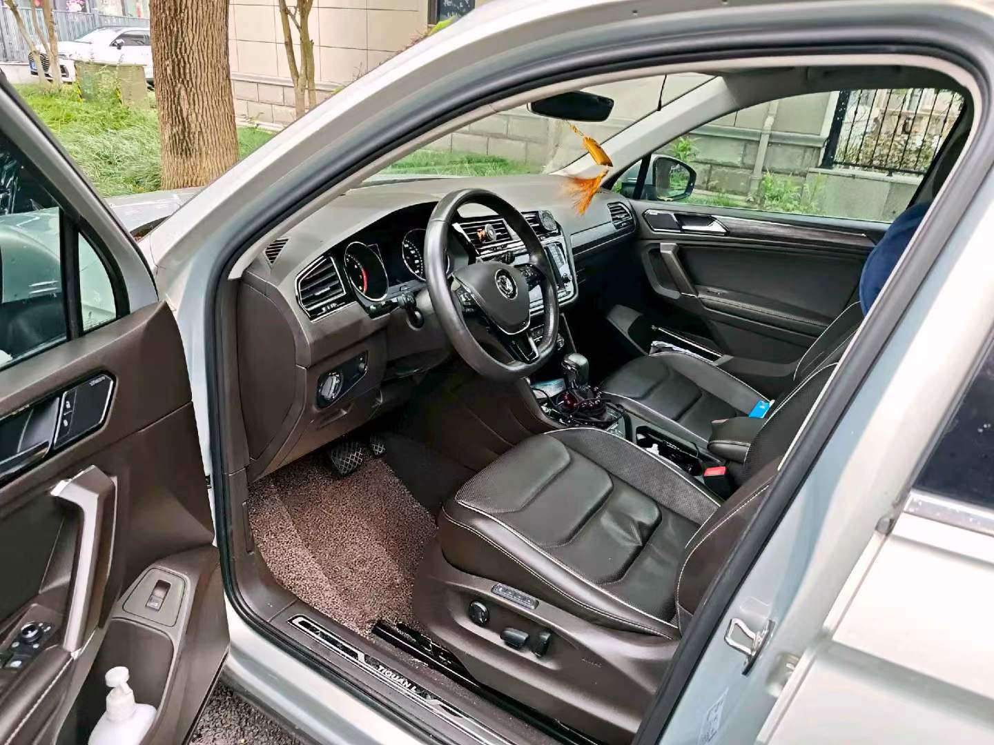 Volkswagen Tiguan L 2.0T 380 AWD Supreme Flagship Edition 2