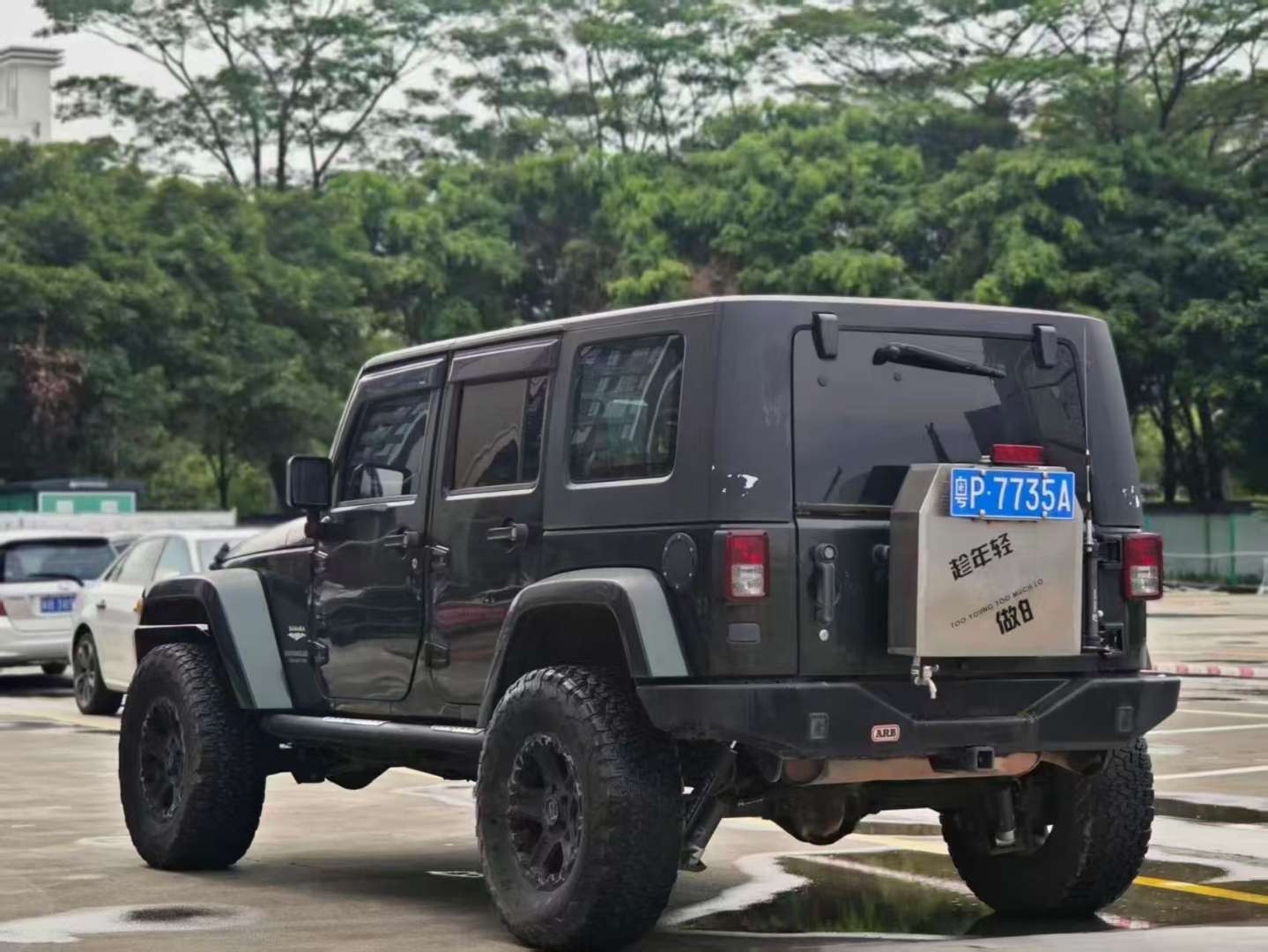 Jeep Wrangler 2010 Sahara 4