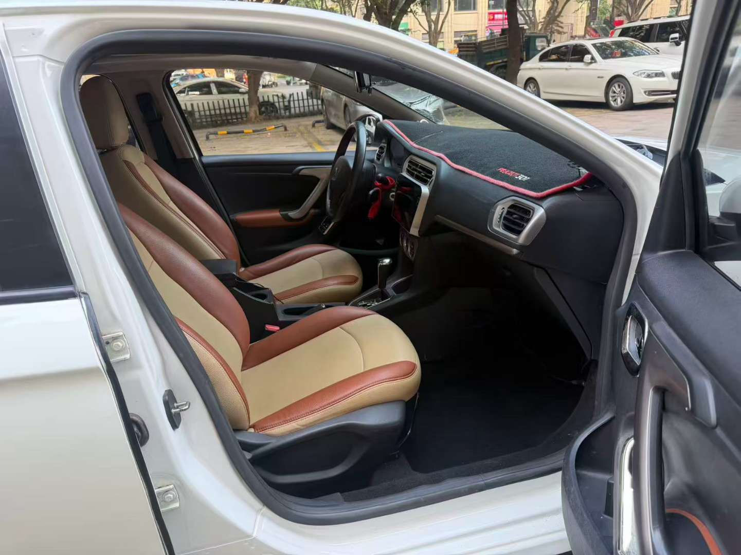 Peugeot 301 1.6L Automatic Sunroof Premium Edition 5