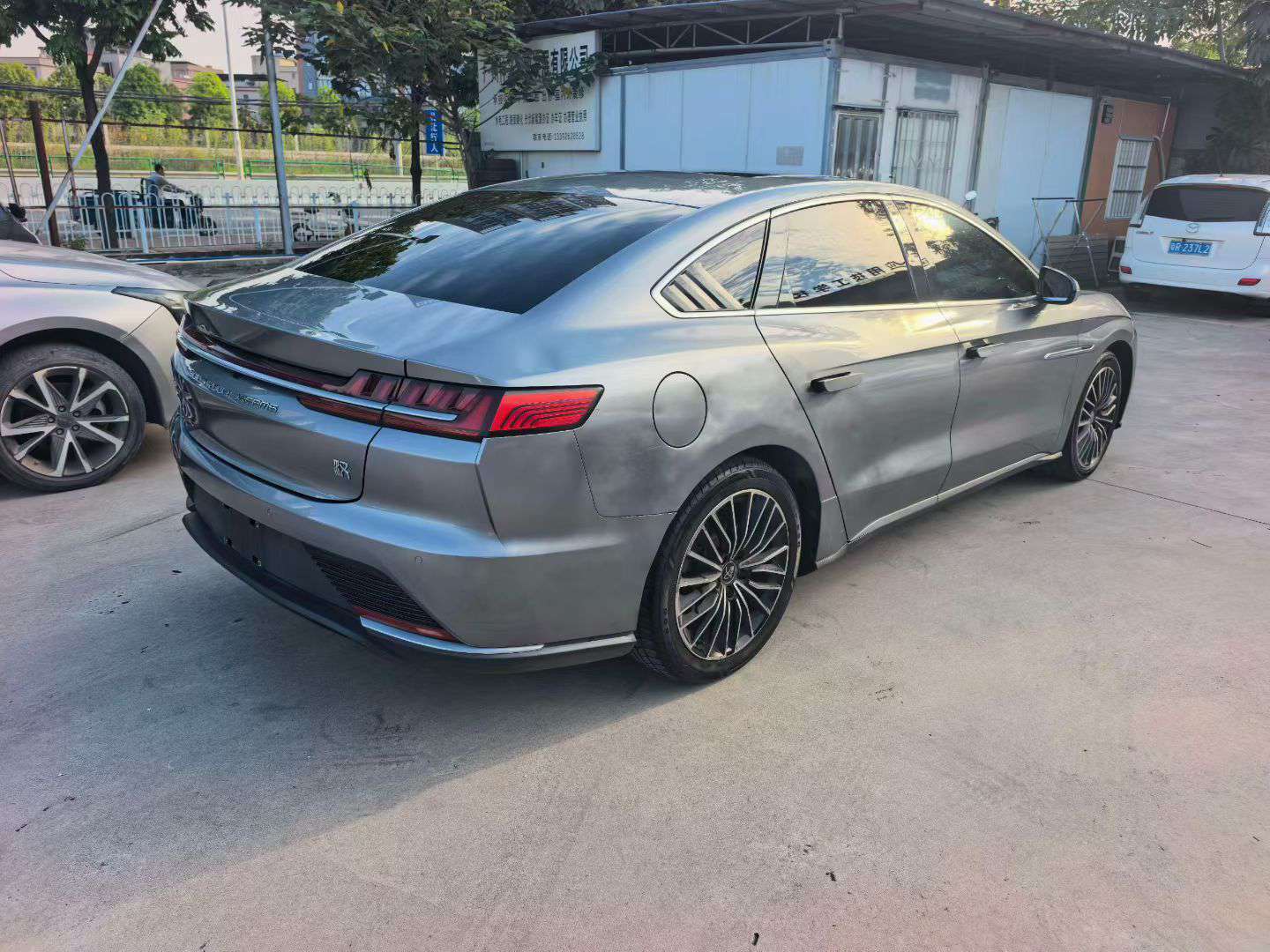 BYD Han EV Super Long Range Edition 2