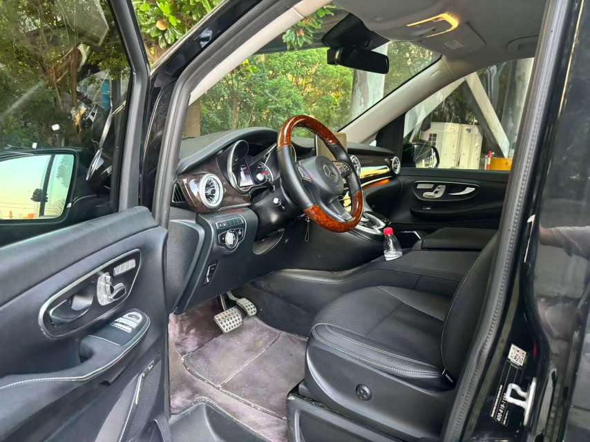 Mercedes-Benz V260 3
