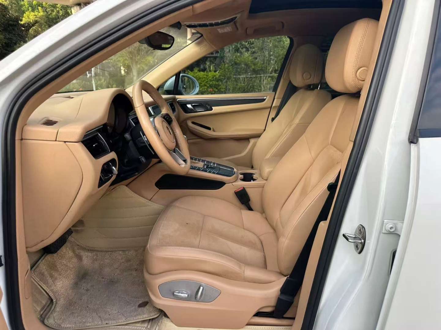Porsche Macan 2016 2.0T Panoramic Sunroof 8