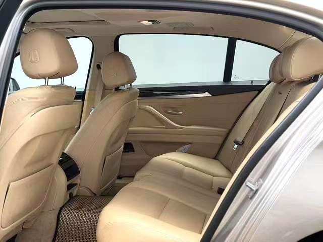 BMW 5 Series 2014 530Li Leading Edition 8