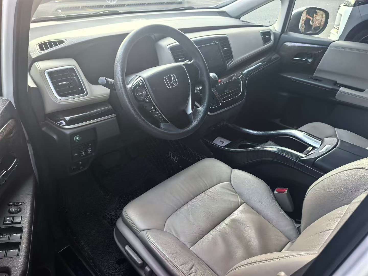 Honda Odyssey Luxury 2