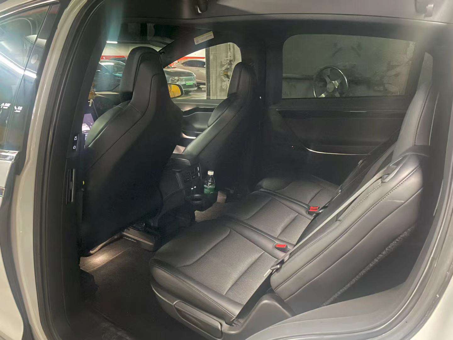 Tesla Model X 75D 5