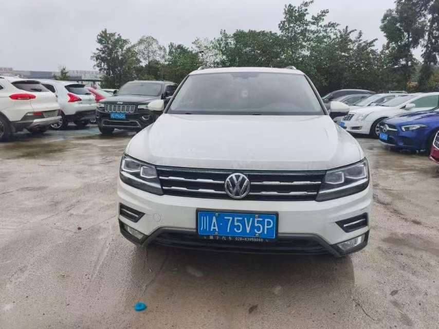 Volkswagen Tiguan L 330 FWD Luxury