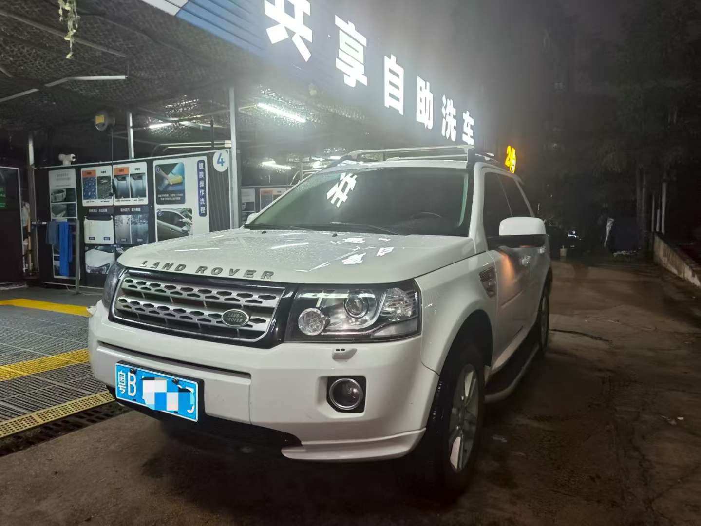 Land Rover Freelander 2 2.0T Si4 SE Gasoline 2