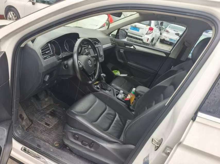 Volkswagen Tiguan L 330 FWD Luxury 8