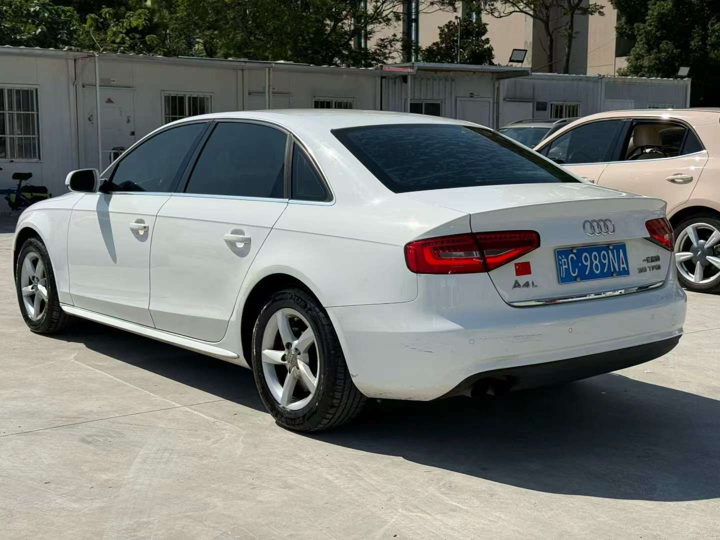 Audi A4L Standard 4