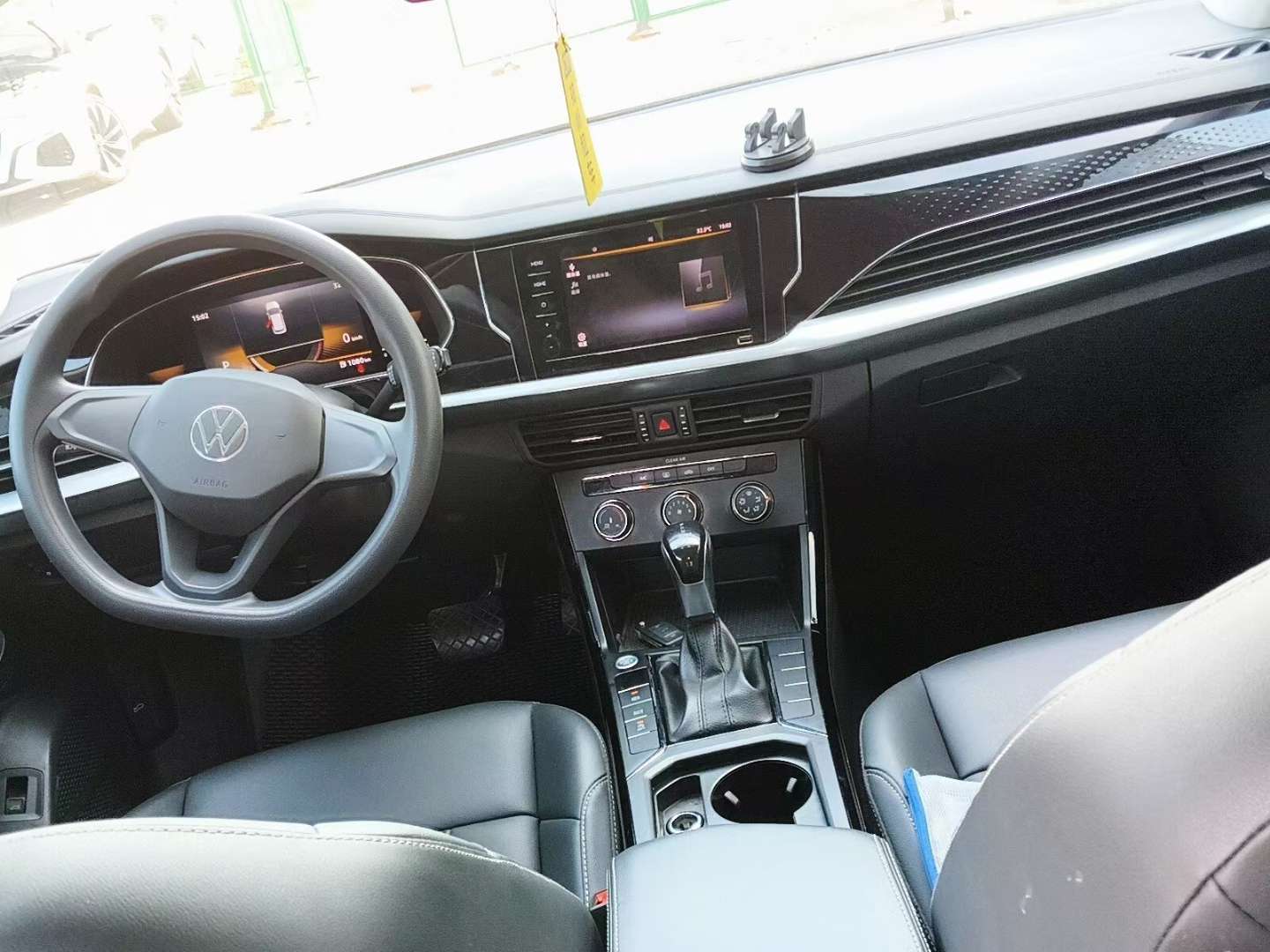 Volkswagen Passat 2022 280TSI Business Edition 2