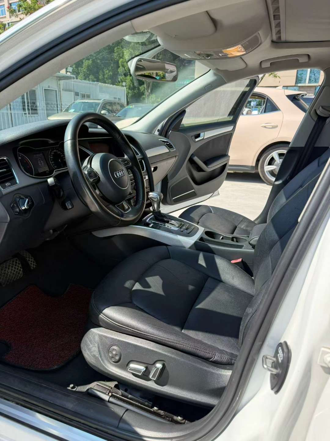 Audi A4L Standard 8