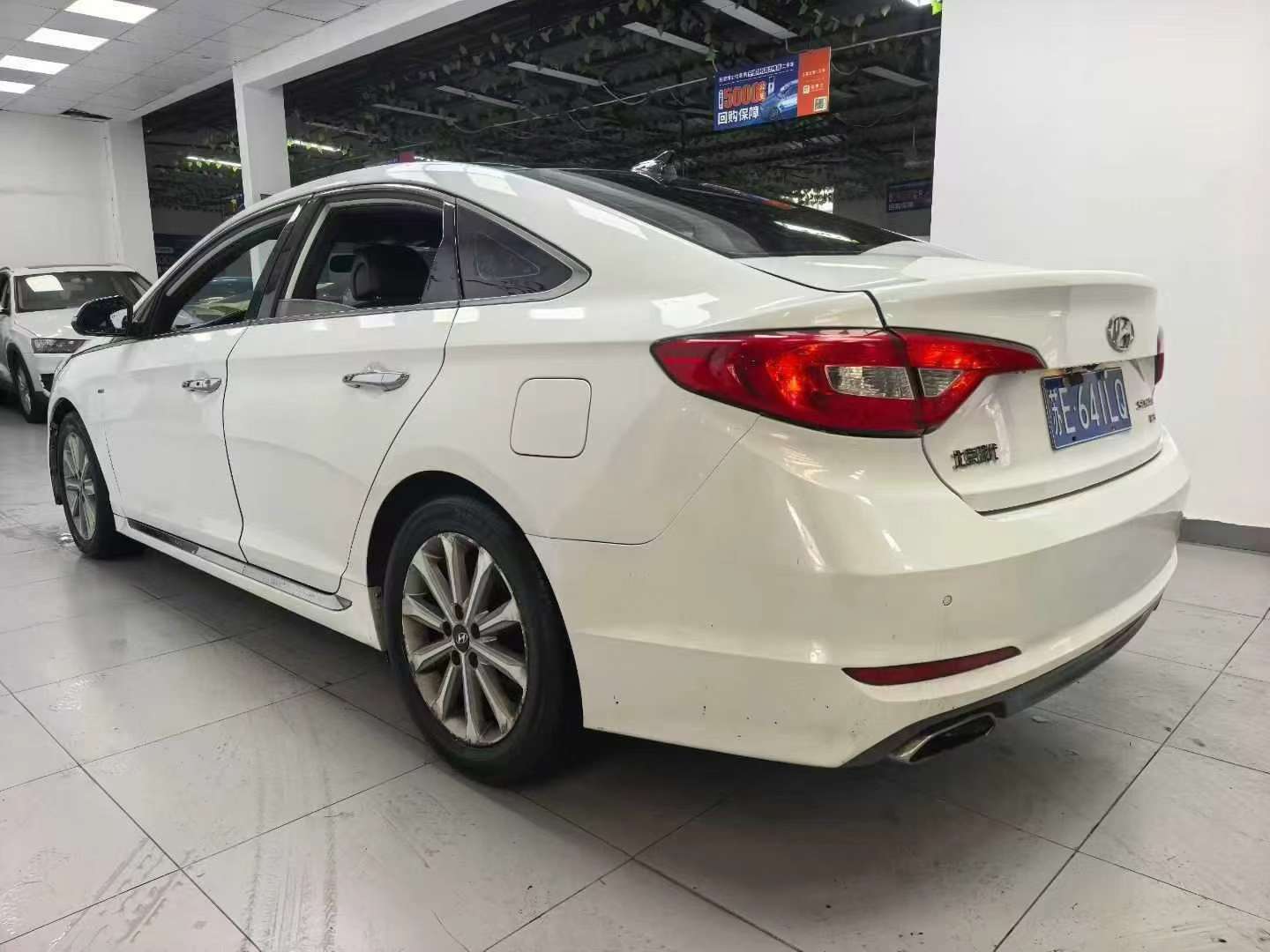 Hyundai Sonata IX 2015 Automatic Sunroof High Trim 4