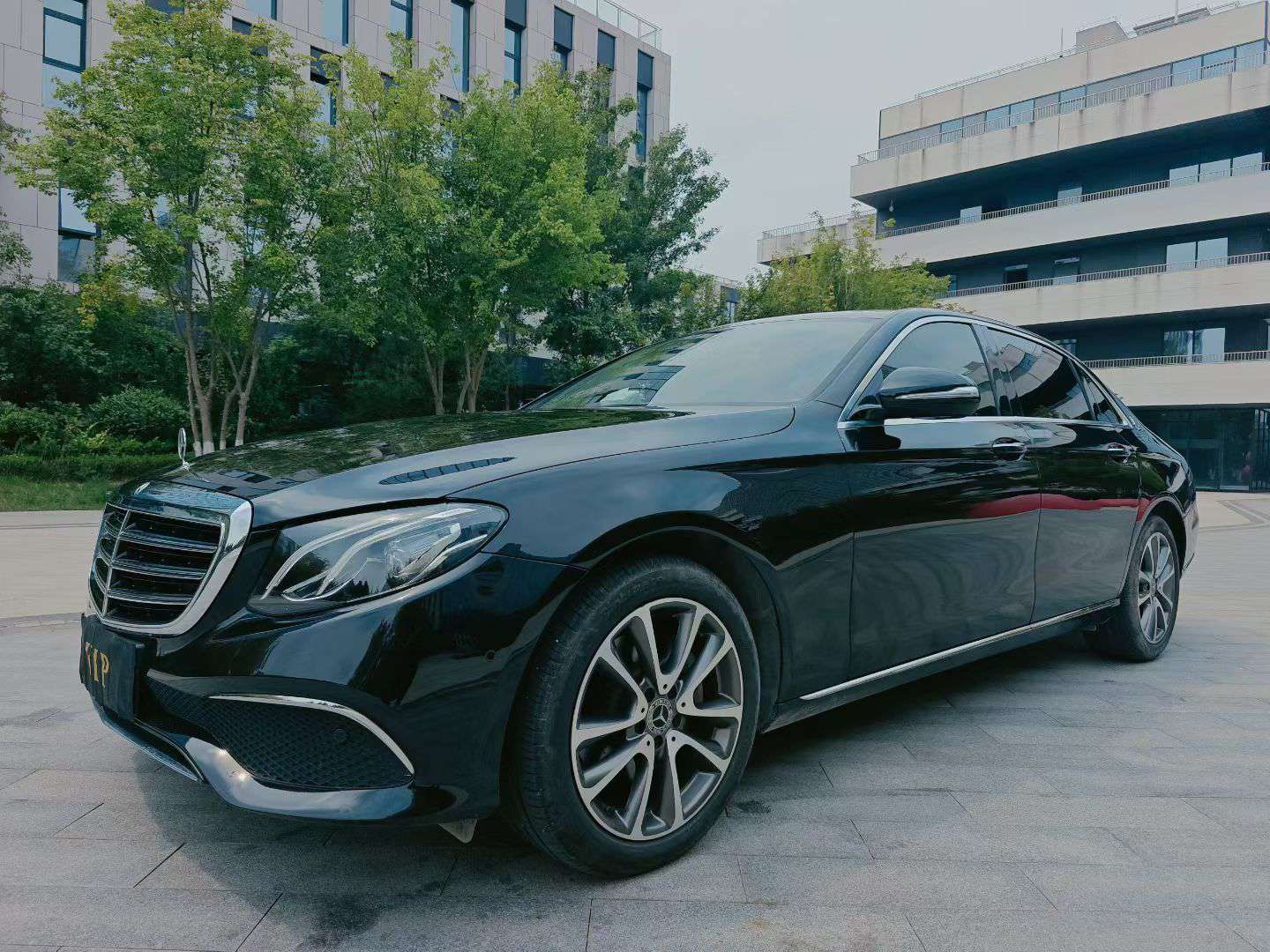 Mercedes-Benz E-Class 2.0T Automatic with Sunroof 2