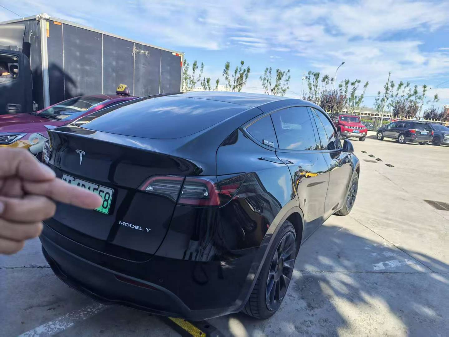 Tesla Model Y 5