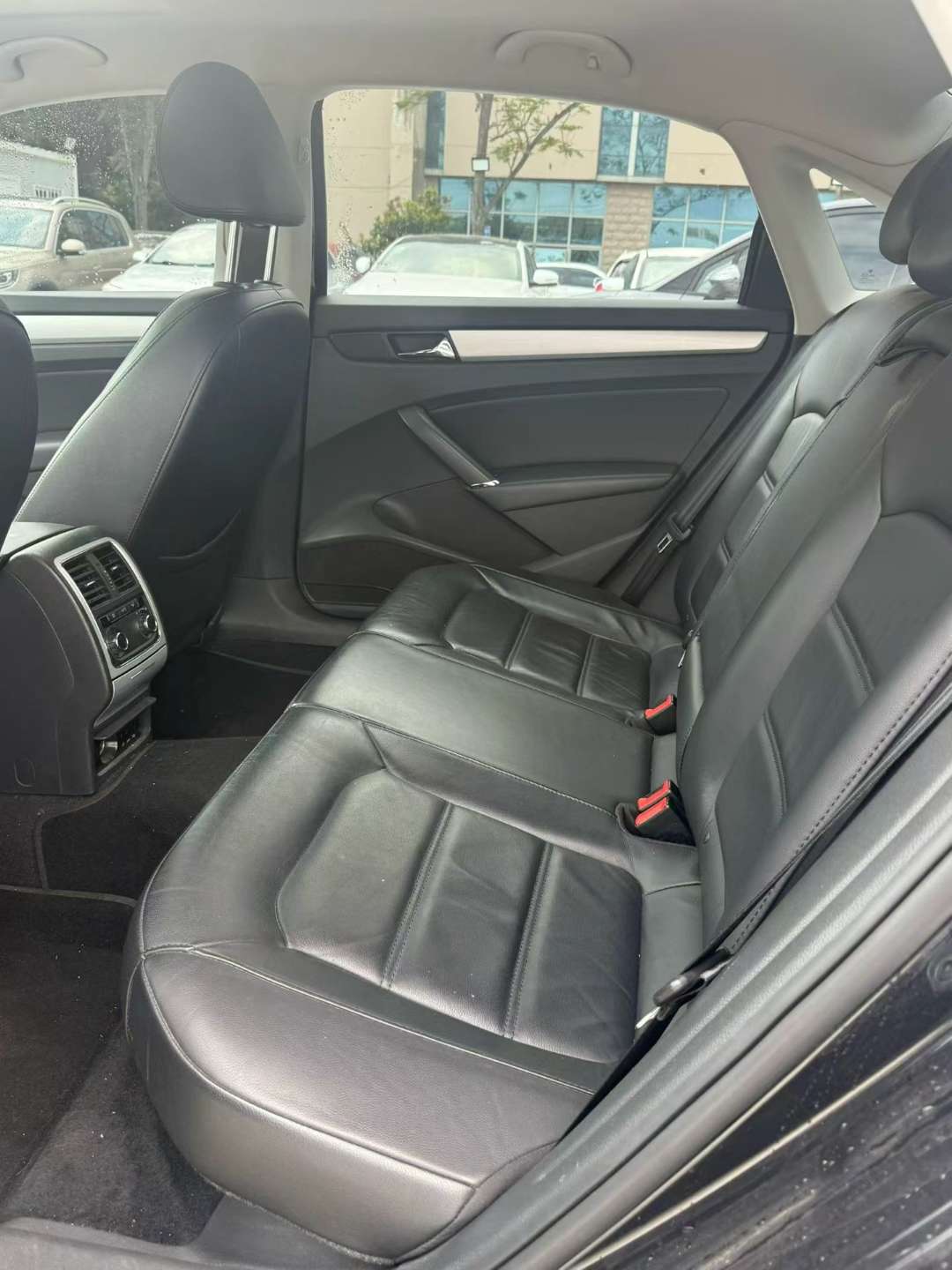 Volkswagen Passat 1.8T Premium 8