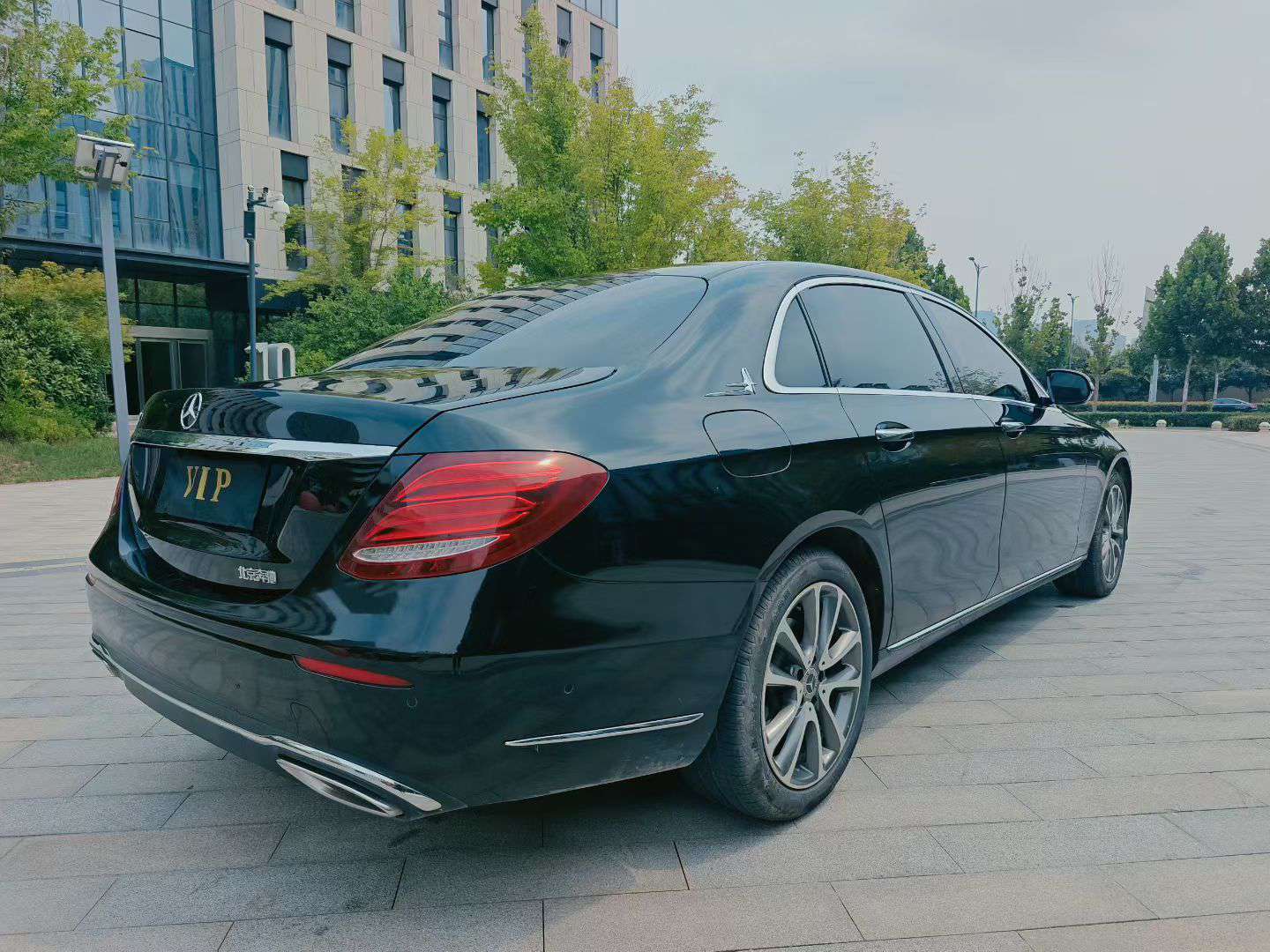 Mercedes-Benz E-Class 2.0T Automatic with Sunroof 9
