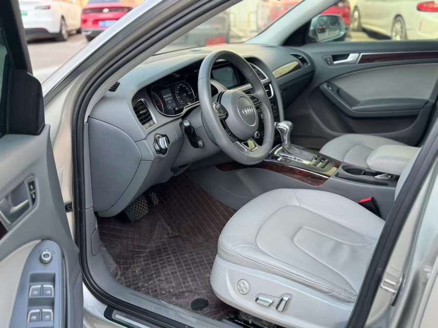 Audi A4L 2.0T Comfort 4