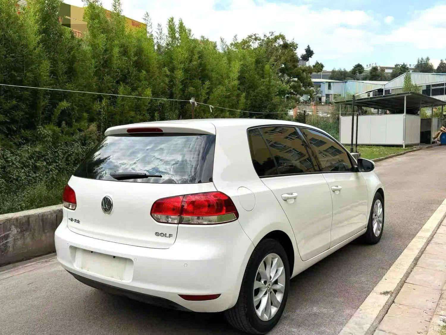Volkswagen Golf 1.6L Automatic 9