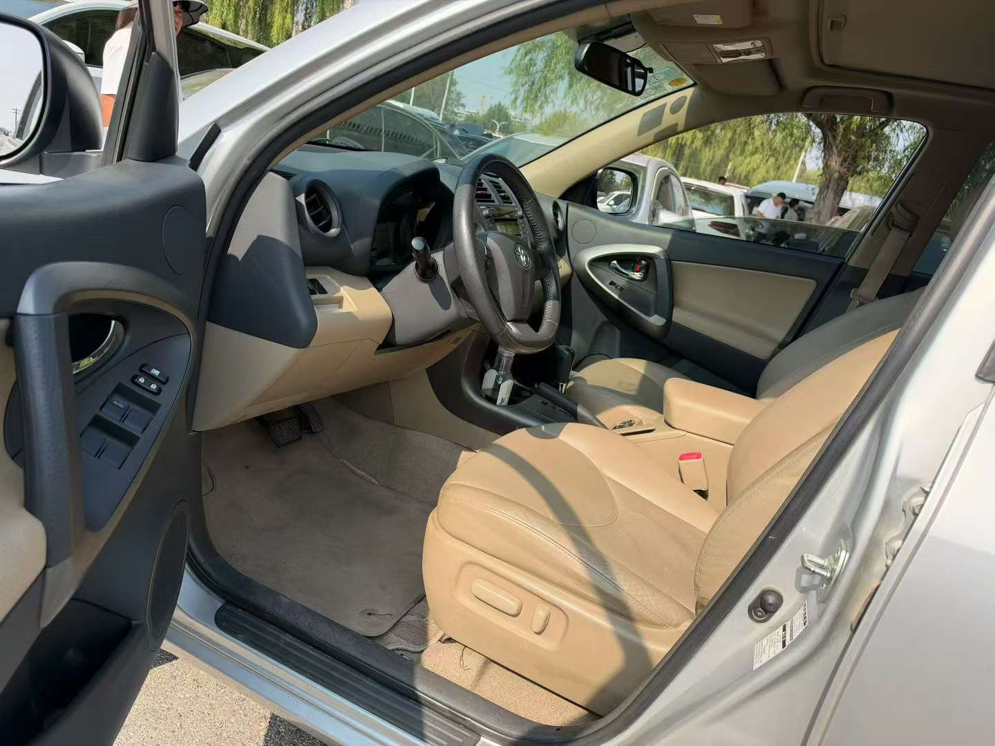 Toyota RAV4 2.4L 4WD Automatic Sunroof High Trim 4