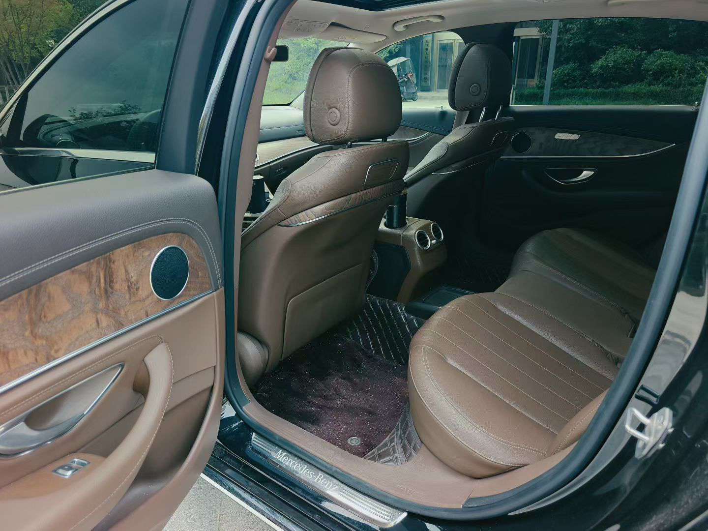 Mercedes-Benz E-Class 2.0T Automatic with Sunroof 6