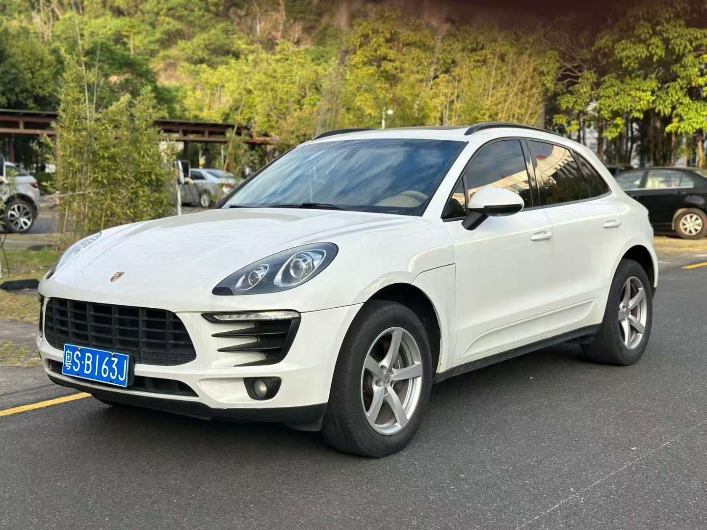 Porsche Macan 2016 2.0T Panoramic Sunroof 2