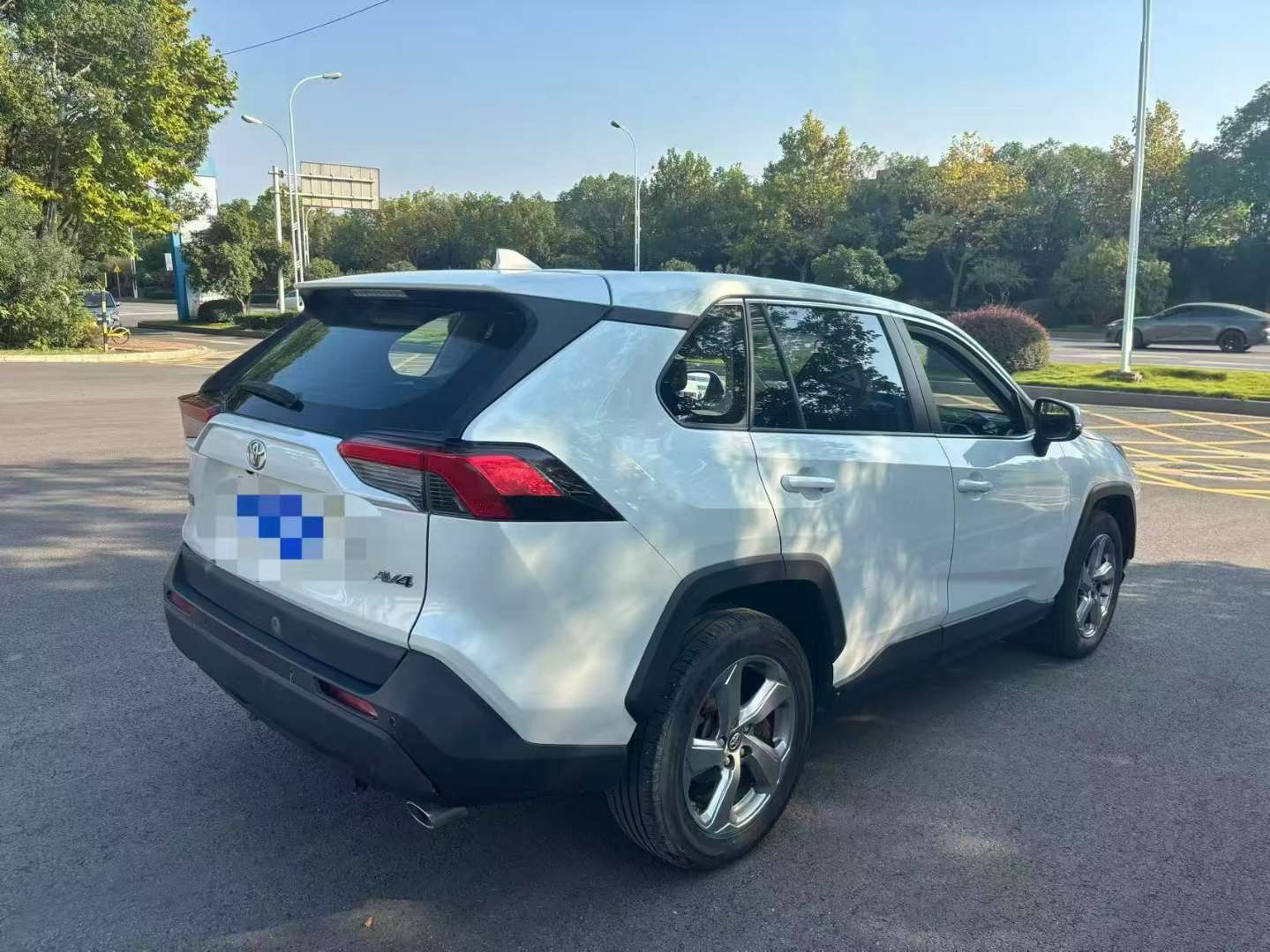 Toyota RAV4 Style Plus 3
