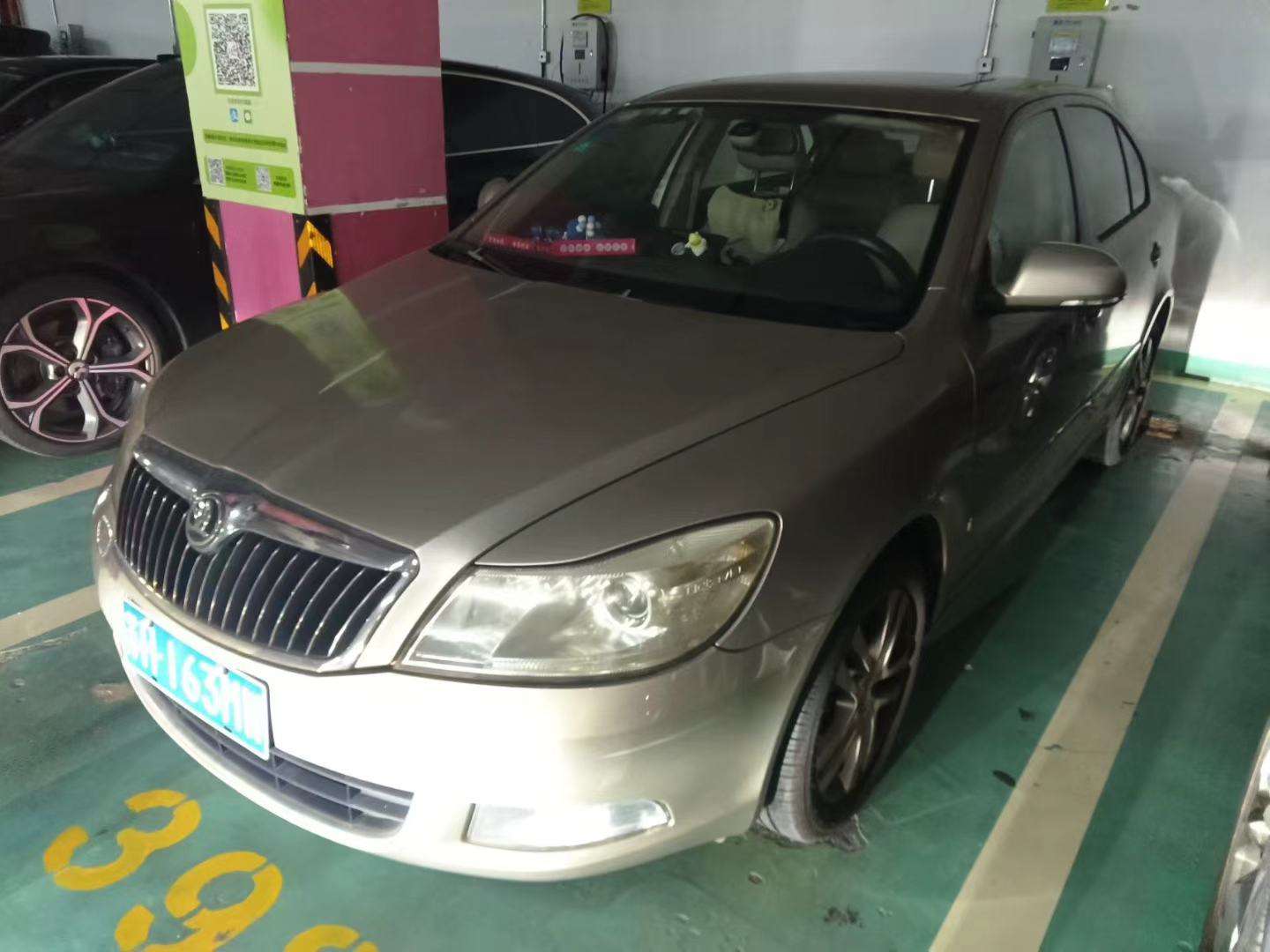 Skoda Octavia 1.6L Automatic with Sunroof