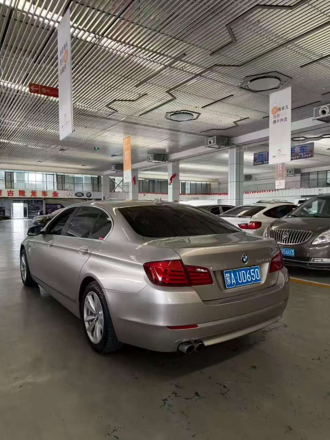 BMW 5 Series 2013 525Li 9
