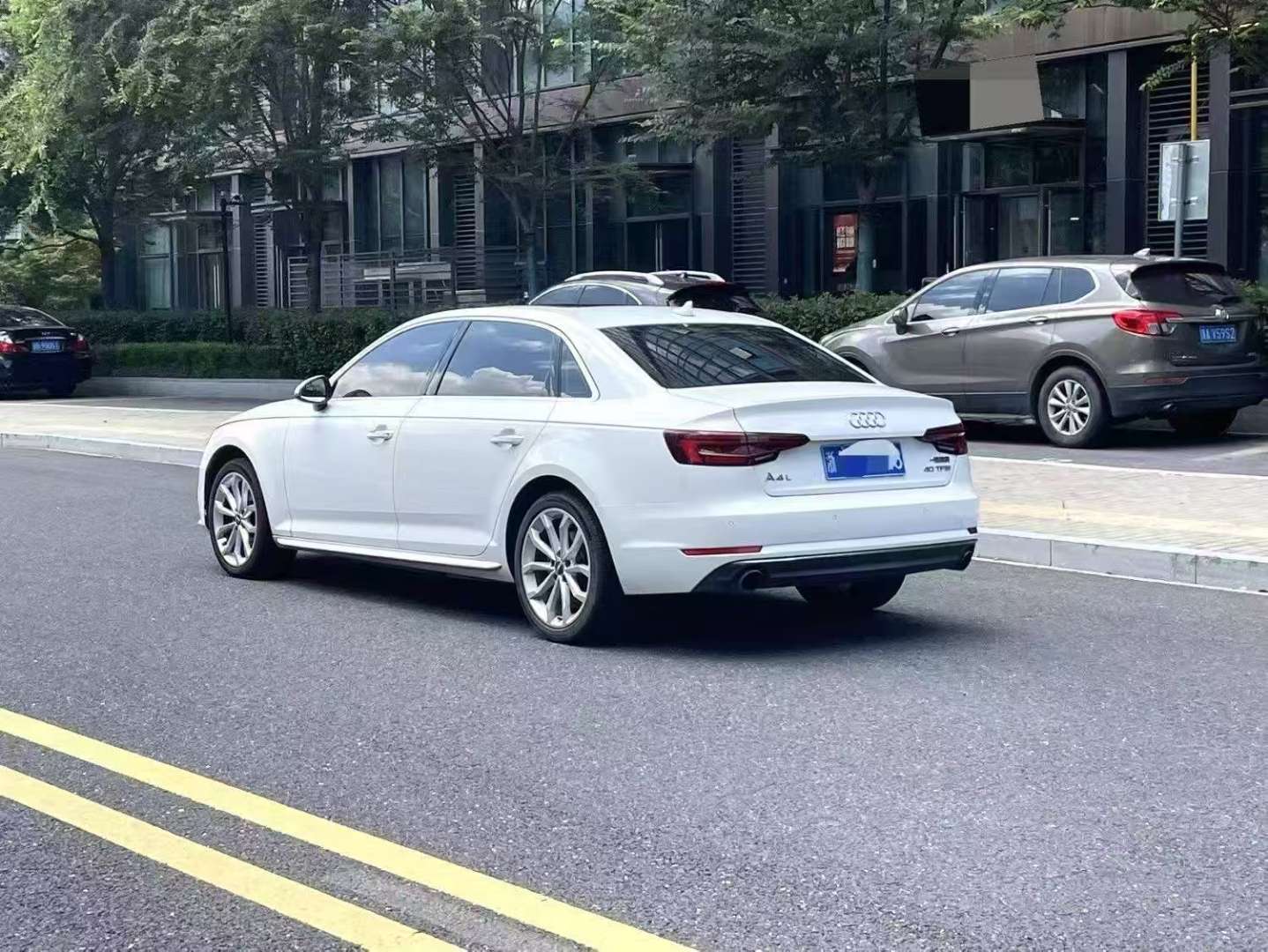Audi A4L 2.0T Progress Edition 3