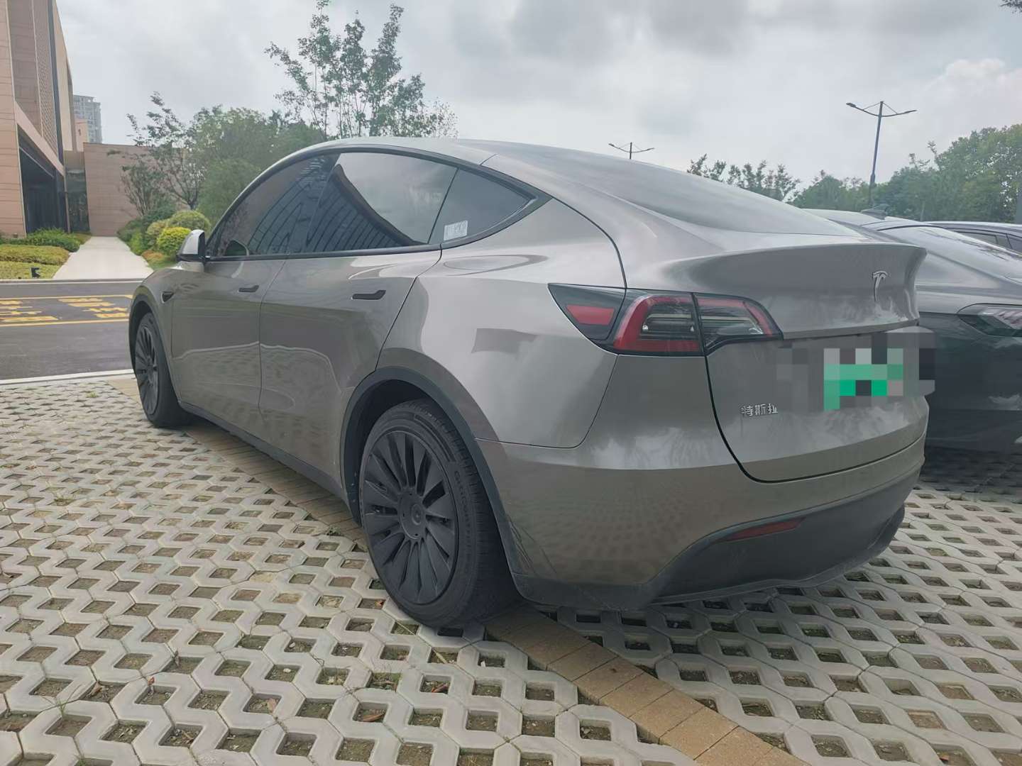 Tesla Model Y 2023 6