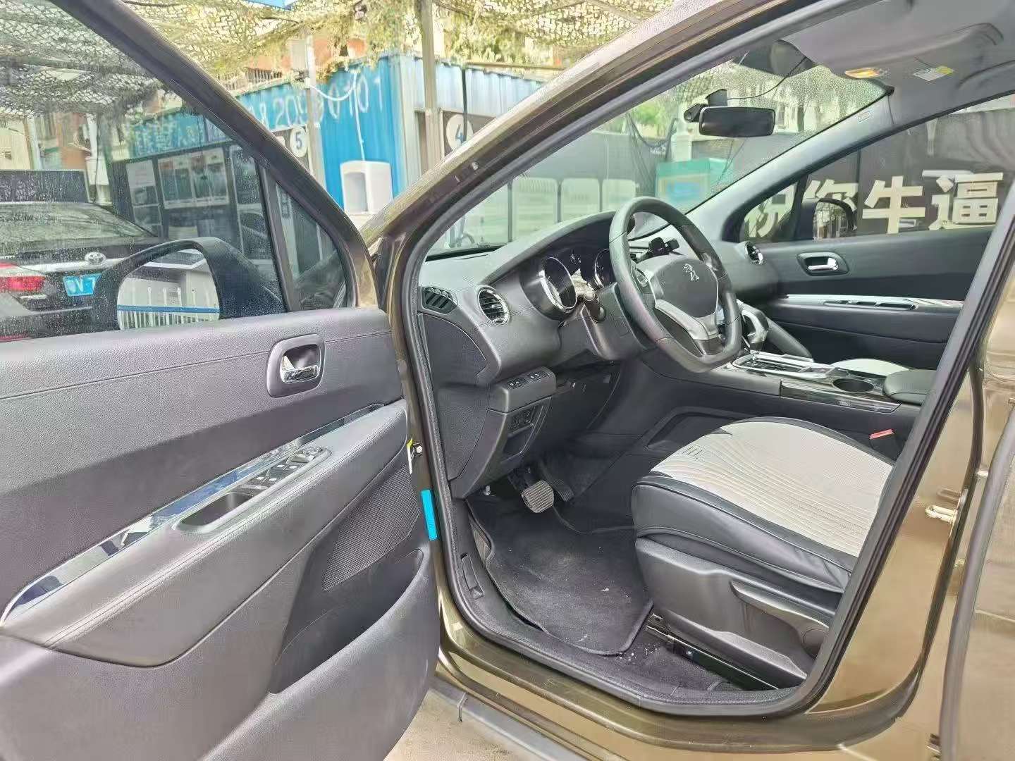 Peugeot 3008 2.0L Automatic Classic Edition 6