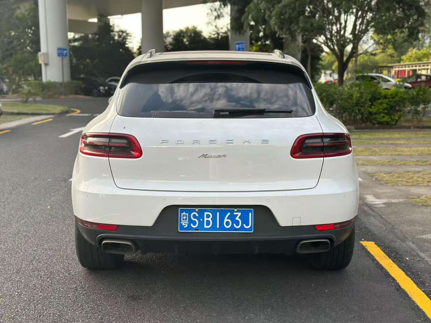 Porsche Macan 2016 2.0T Panoramic Sunroof 4