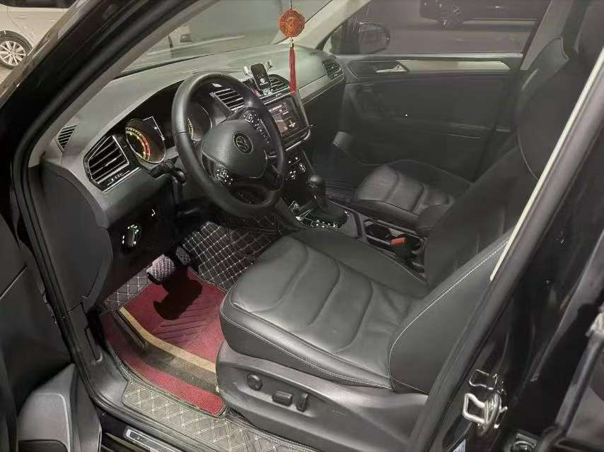 Volkswagen Tiguan L 2.0T 330 2WD Comfort 5
