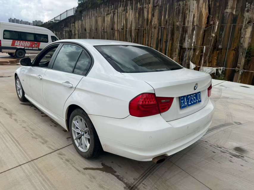 BMW 3 Series 318i 2.0L 4
