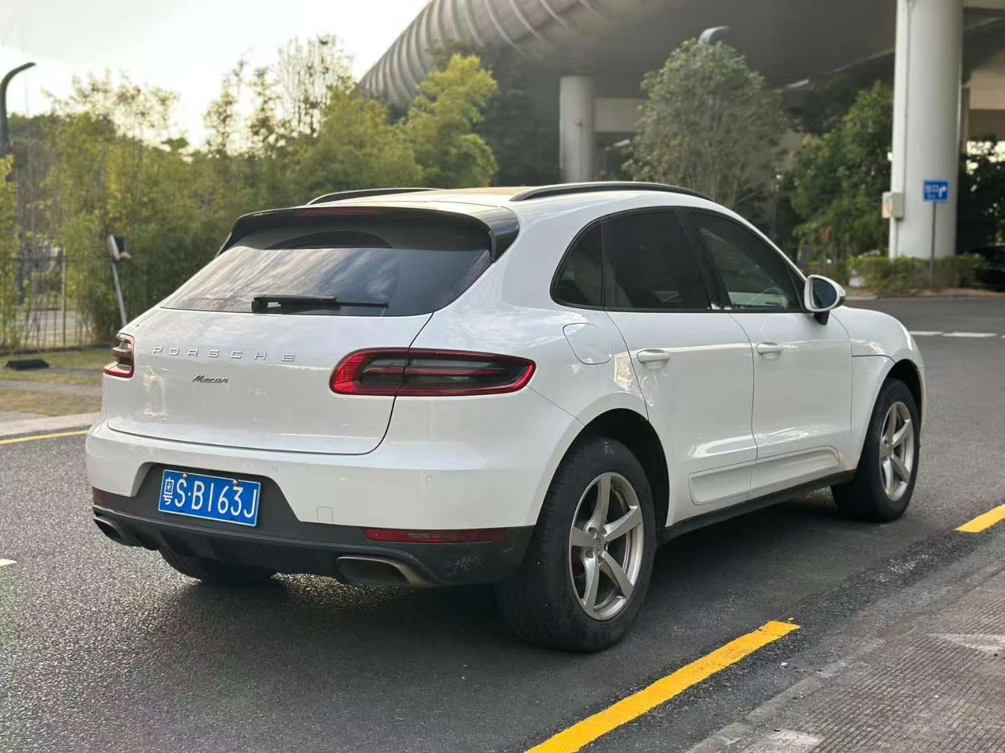 Porsche Macan 2016 2.0T Panoramic Sunroof 3