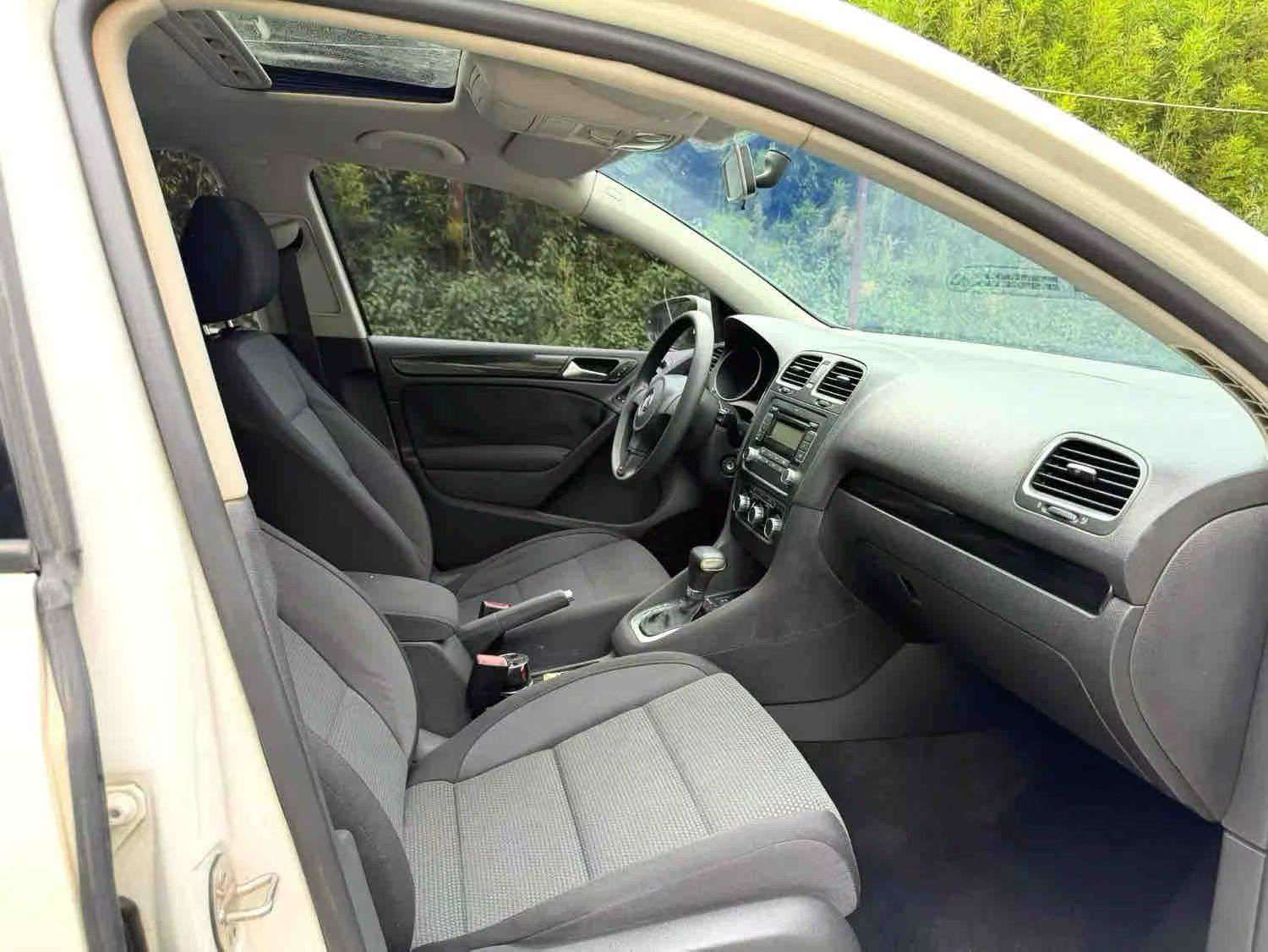 Volkswagen Golf 1.6L Automatic 4